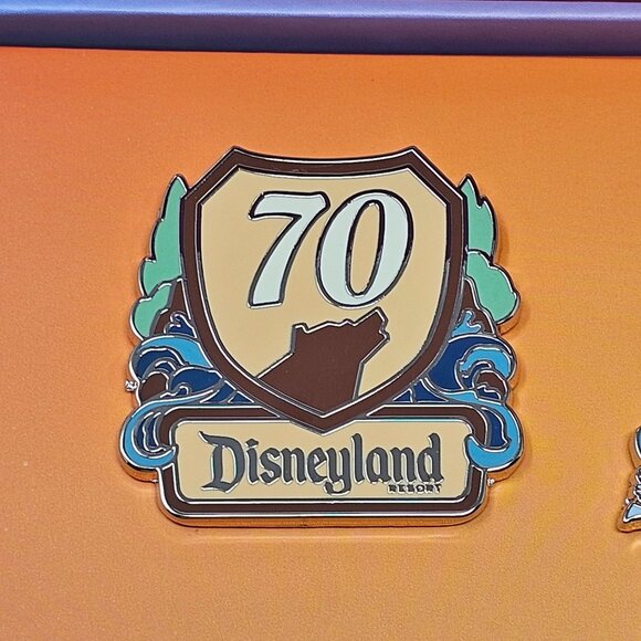 NEW!!! D23-Exclusive Disneyland 70th Anniversary Destinations Grizzly Peak LE of - Picture 1 of 4